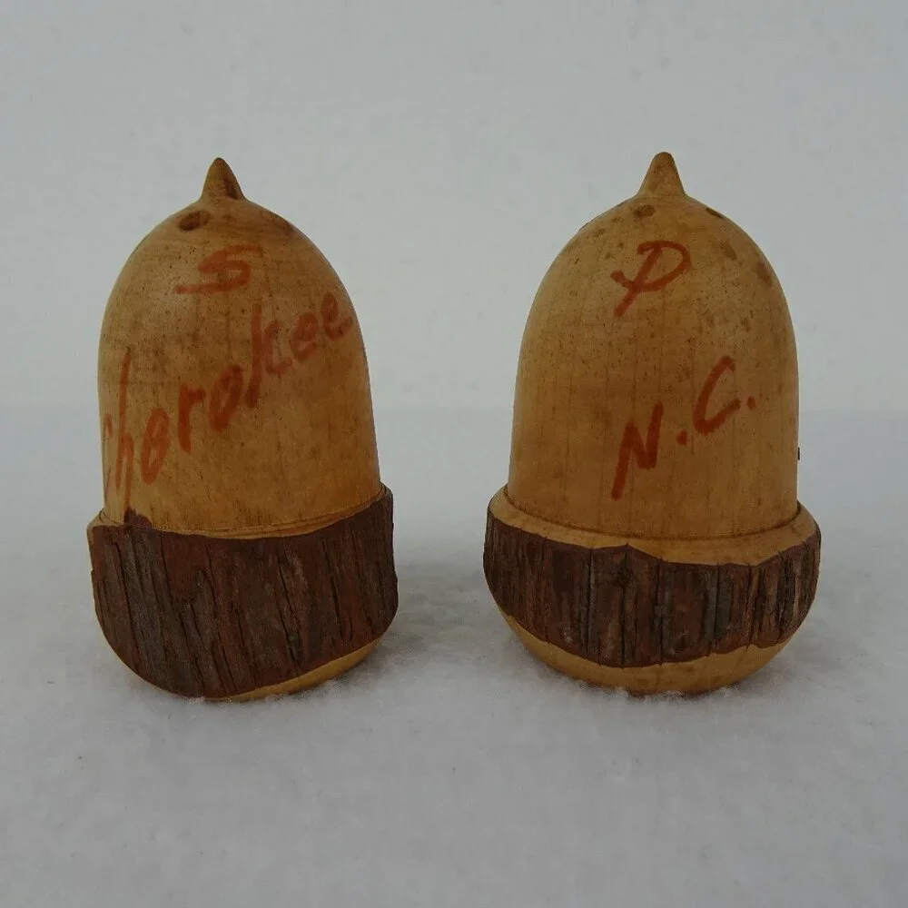 Vintage Acorn Salt and Pepper Shakers Wood Cherokee NC Souvenir Rustic Farmhouse